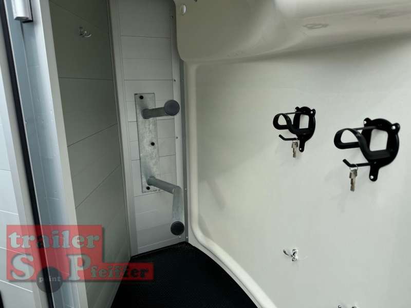 Horse trailer 5